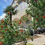 Josip Apartment *
